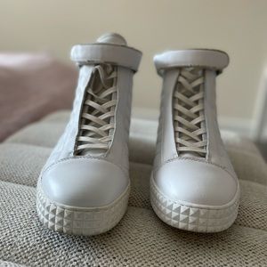 Susudio high top high end fashionable sneakers